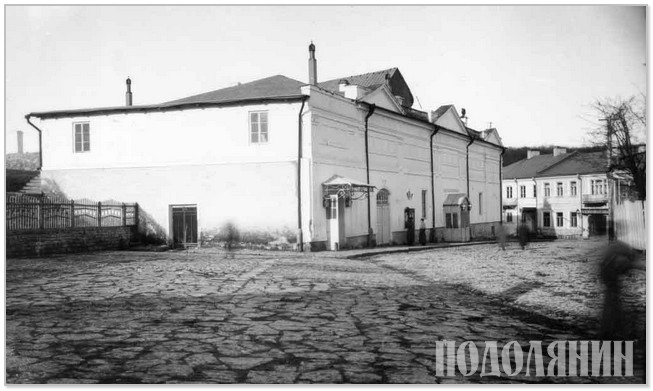 Театр у Старому місті біля Вітряної брами. Згорів 16 травня 1918 р.