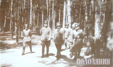 Кейтель, Гітлер, Гальдер (зліва направо), Шмудт на території «Вервольфу», липень 1942 р.