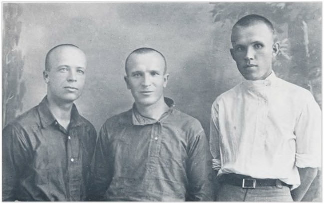 Зліва направо: Григорій Костюк, Сава Божко і Терень Масенко. Осінь 1929 року