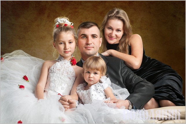 Олексій з дружиною Іванкою і доньками