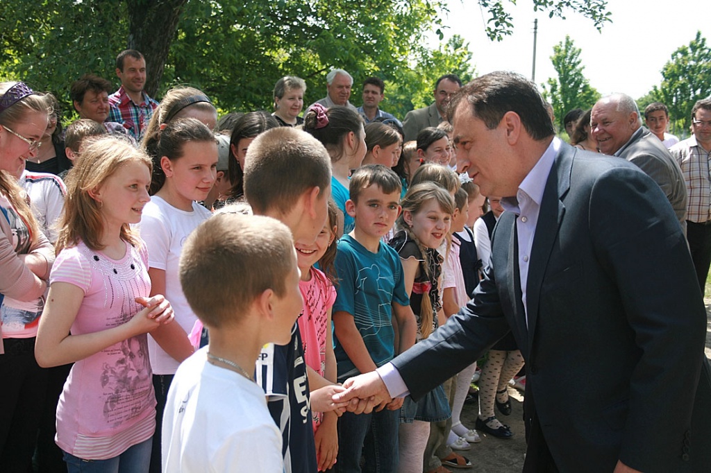 23 травня народний депутат України Володимир МЕЛЬНИЧЕНКО завітав до шкіл у Гораївці та Грушці із гарними подарунками.