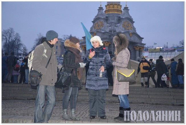Валентина ВОЛОШИНА (третя зліва) про події минулої ночі
