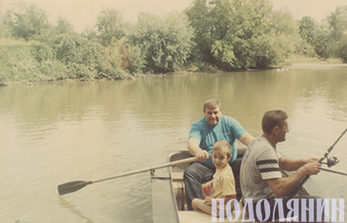 Володимир Михайлович із сином на риболовлі
