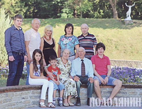 Антон Гордійчук (другий праворуч) із сім’єю