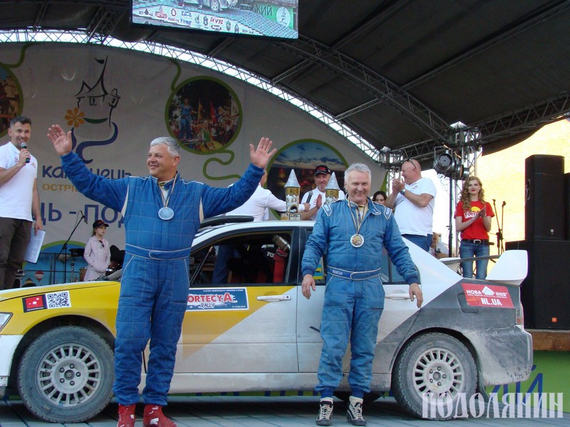 Бронзові призери - український екіпаж №44 - кам’янчанин Олександр Борейко (ліворуч) і киянин Володимир Петренко («Mitsubishi Lancer» класу «4WD Open»)