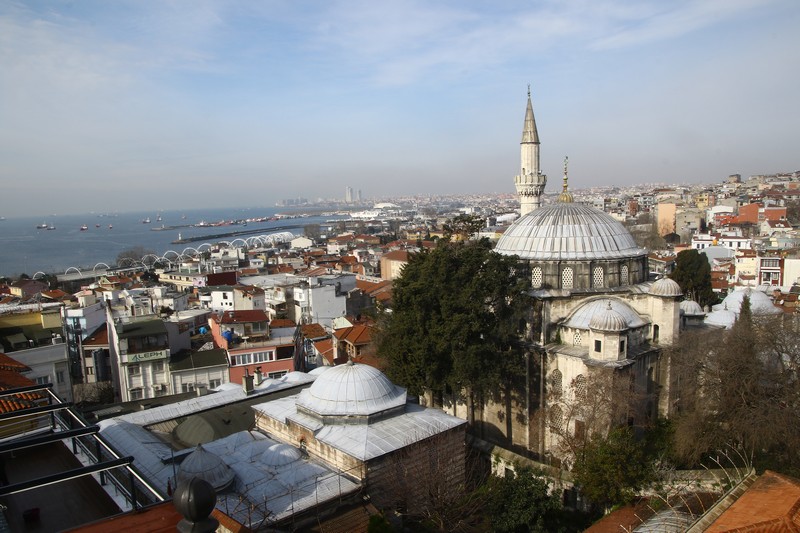 Вид на Босфор із району Султанахмет (із тераси готелю «Чорна перлина»)
