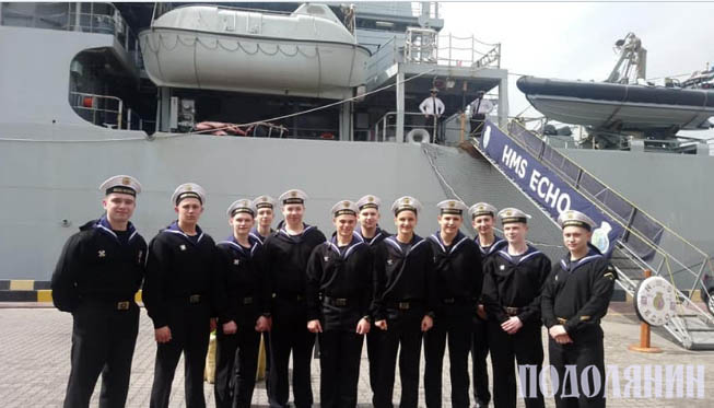 Ліцеїсти на кораблі ВМС Великобританії