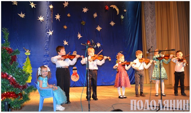 Наймолодші учасники конкурсу - ансамбль скрипалів «Дзвіночки»  ДМШ ім.Фадея Ганицького