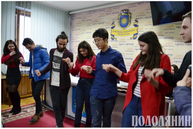 Презентація волонтерської програми «AIESEC» у міській раді за участі волонтерів із Китаю, Туреччини, Сполучених Штатів Америки