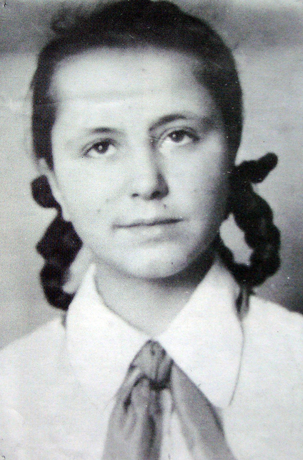 Наталя Кащук - третьокласниця п’ятої жіночої школи Кам’янця-Подільського