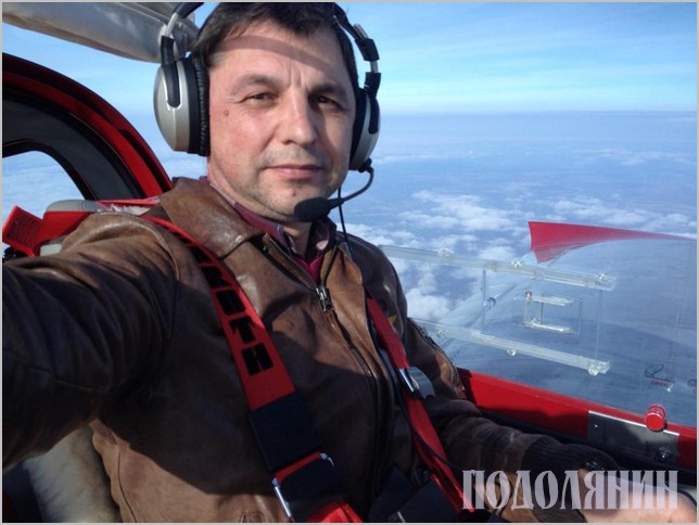 Колишній військовий льотчик Ігор Табанюк під час прогулянки  над хмарами