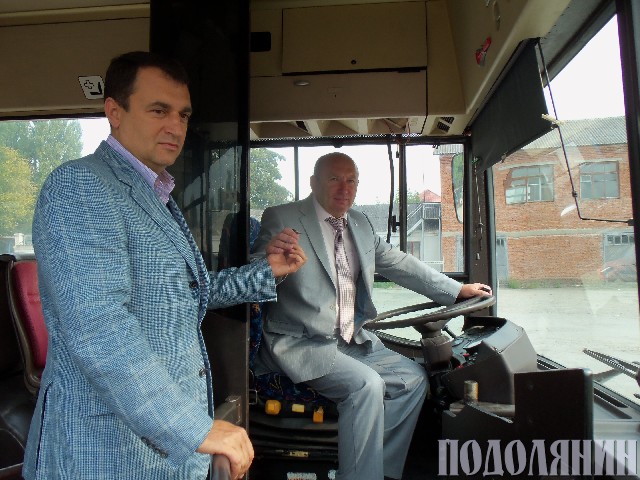  Ключі саме від цього автобуса Володимир Володимирович вручив міському голові Михайлу СІМАШКЕВИЧУ 31 серпня