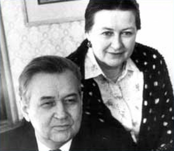 Олесь Гончар із дружиною