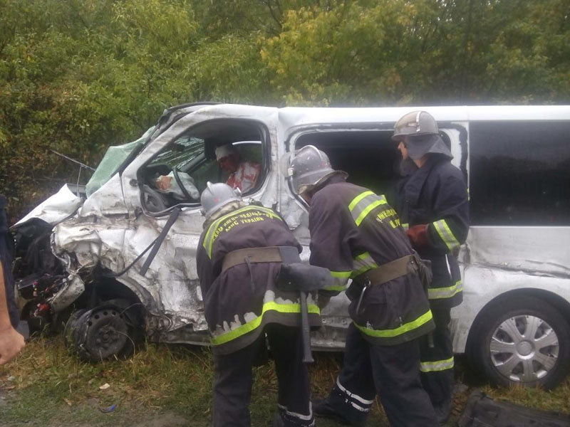 Троє жителів Польщі та одна кам’янчанка постраждали під час зіткнення вантажівки з мікроавтобусом 5 вересня поблизу Гуменців