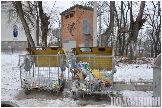 Контейнери для сортованого сміття на Руських фільварках