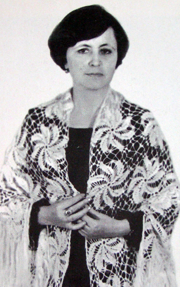 Наталя Кащук у хустці, дарунку племінниці Світлани, 22 листопада 1981 року