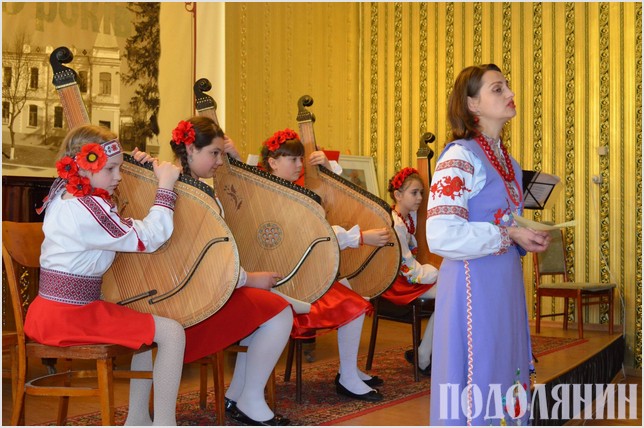 БАНДУРА ЗМІНЮЄ ІМІДЖ - І ВИГРАЄ!