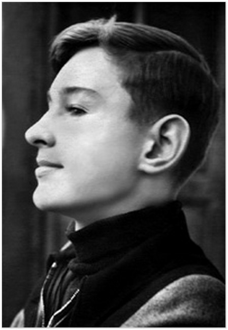 Роман Віктюк - десятикласник середньої школи №44 Львова, 1953 рік