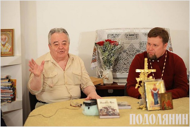 Володимир Білінський (ліворуч) під час презентації в Боярці