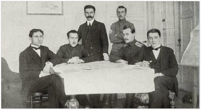 Голубович (другий ліворуч) на мирній конференції в Бресті