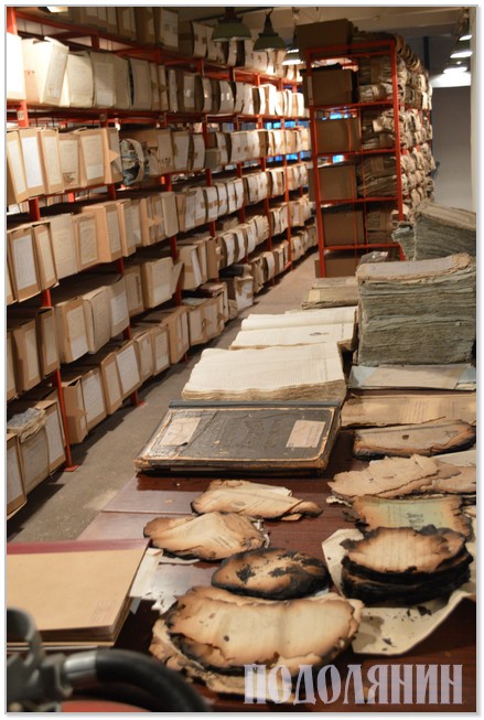 Документи кам’янецького архіву: деякі вже картоновані,   а деякі - у довгій черзі на реставрацію
