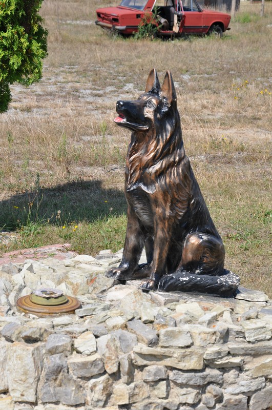 Пам’ятник собаці на полігоні