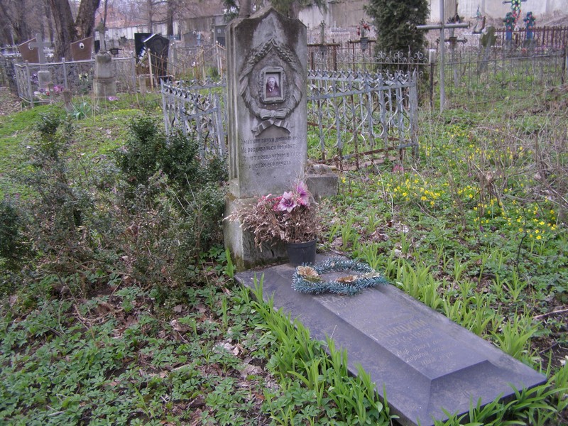 Могила Тадея Ганицького на кладовищі Руських фільварків