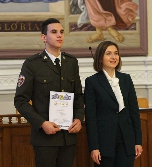Каленик Iванцов ліворуч