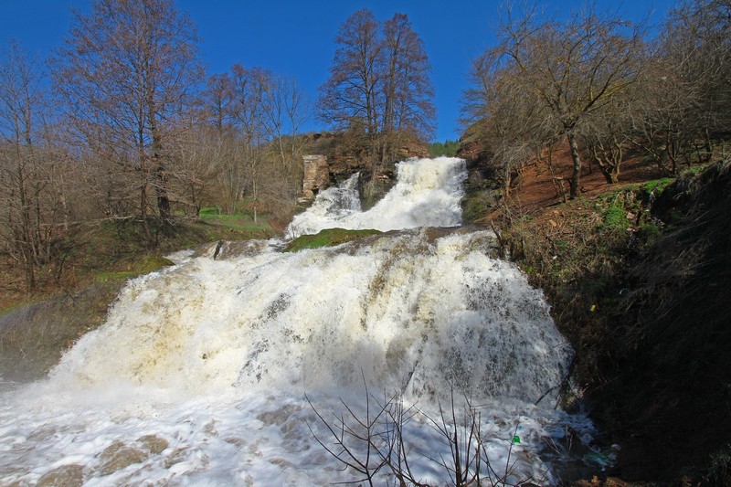 Найвищий рівнинний водоспад України в урочищі Червоне