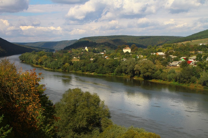 Панорама села Устечко на Дністрі