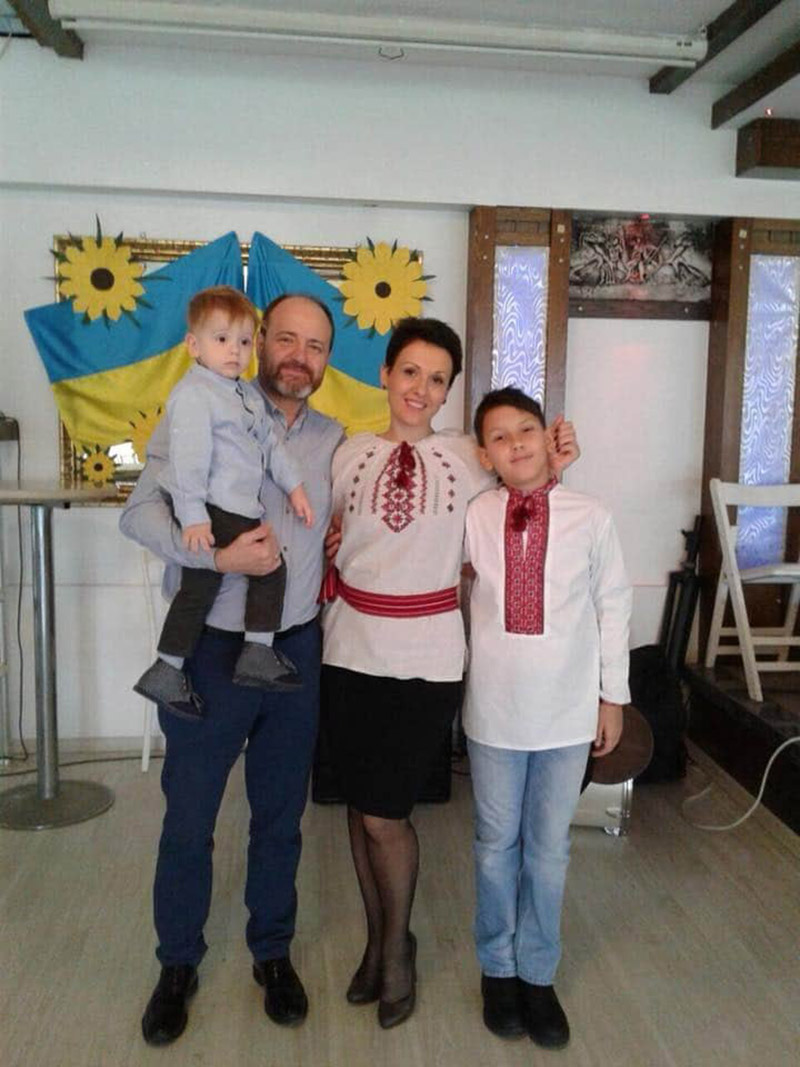 Родина Піянджі в Ізмірі під час відзначення дня Святого Миколая