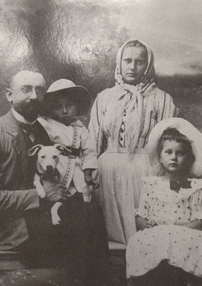 Кароль Ролле з дружиною Марією, дочкою Марією  та сином Яном. 1906 рік