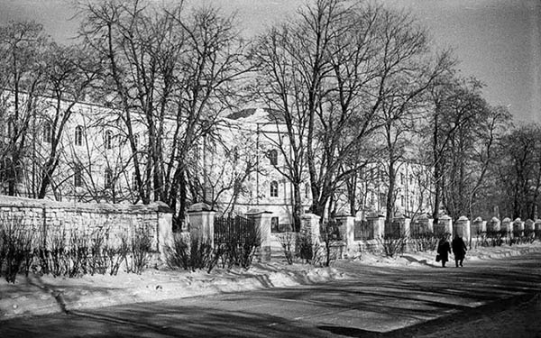 Міська лікарня в середині XX ст. Фото із сайту НІАЗ «Кам’янець»
