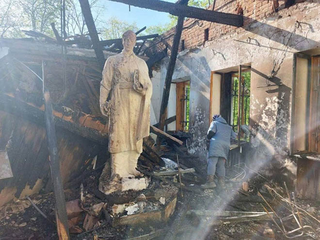 «Немає нічого небезпечнішого за підступного ворога, але немає нічого отруйнішого від удаваного друга», - Григорій Сковорода. Фото зруйнованого Національного музею Григорія Сковороди на Харківщині
