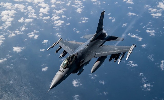 Винищувач F-16