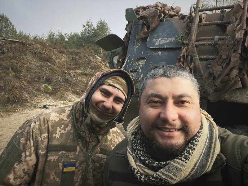 Із напарником Андрієм Бондарєвим (Бонд), який загинув 27 квітня 2024 року поблизу населеного пункту Нетайлове Донецької області.