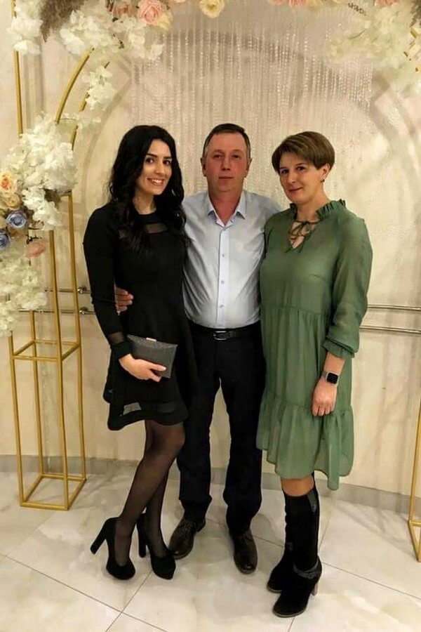 Микола Олександрович із донькою та дружиною
