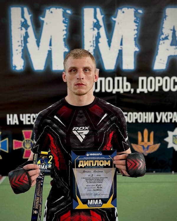 Артем ОЛІЙНИК