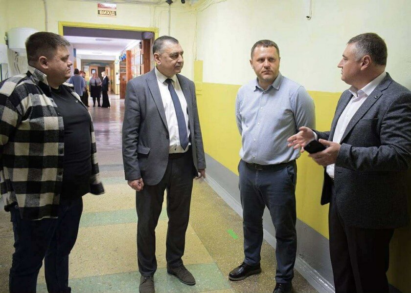 Директор КП «Комбінат харчування учнів» Дмитро Дідик, директор ліцею №16 В’ячеслав Ніколайчук, міський голова Михайло Посітко, начальник міськуправління освіти і науки Сергій Мельник
