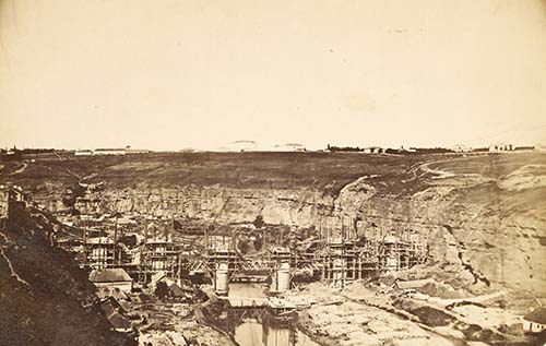 Будівництво Новопланівського мосту, внизу ще вулиця. 1868 р.