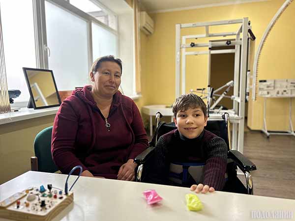 Маленький пацієнт Ваня із мамою Людмилою