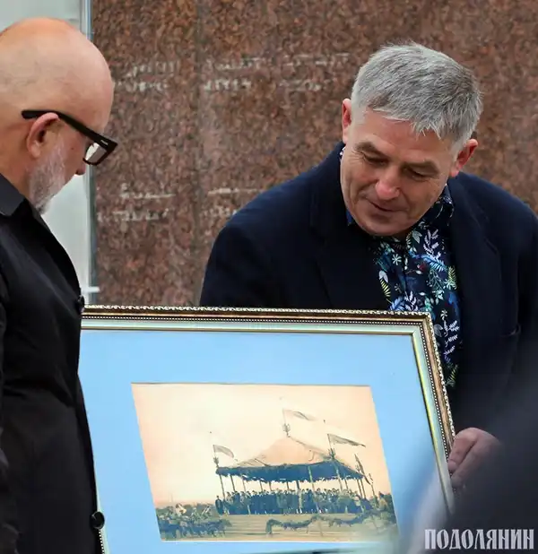 На фото Петра Ігнатьєва Ігор Марчук, Анатолій Паладійчук